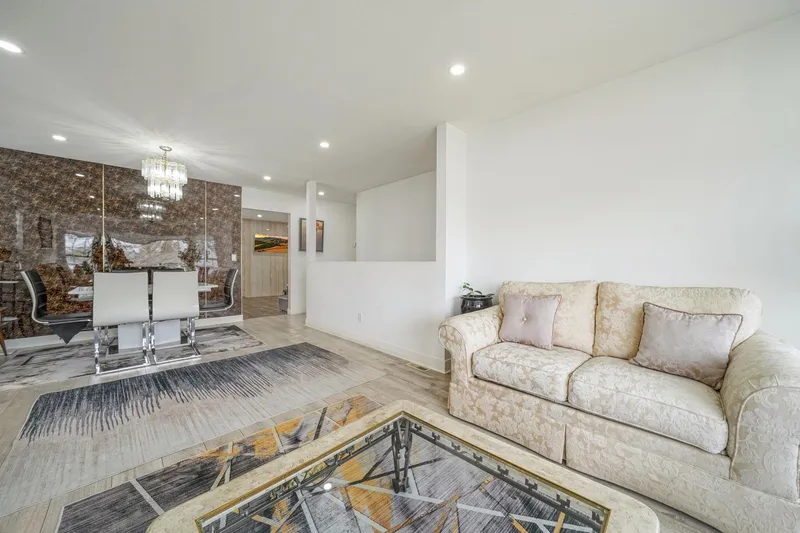 11866 98 AVENUE - photo 1 of 25