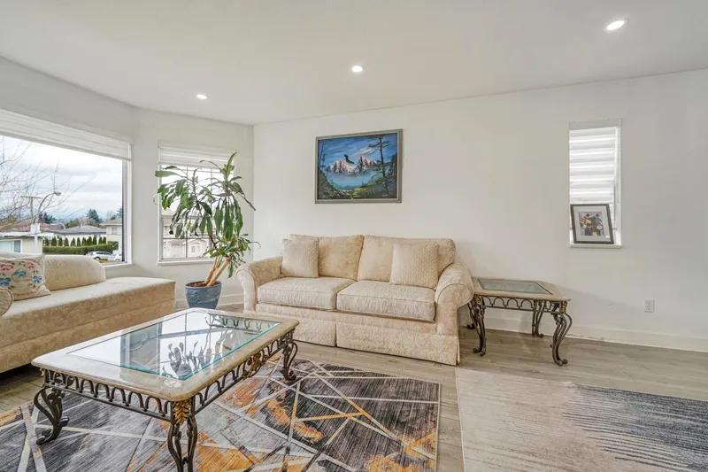 11866 98 AVENUE - photo 3 of 25