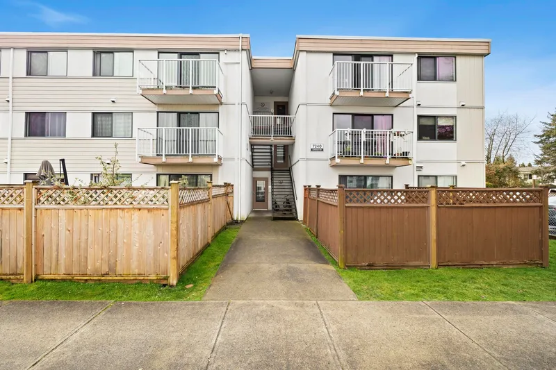 116 7240 LINDSAY ROAD - photo 1 of 18