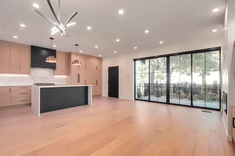 2698 E 5TH AVENUE - photo 1 of 11