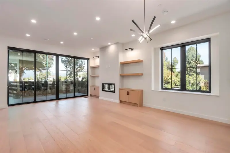 2698 E 5TH AVENUE - photo 4 of 11