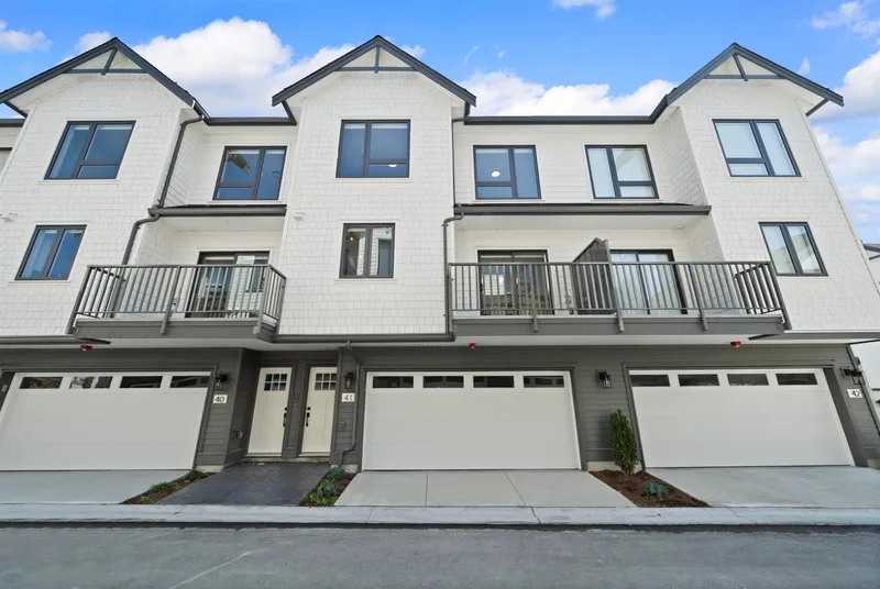 60 16358 90 AVENUE - photo 1 of 25