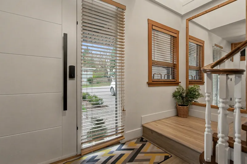 1112 STEVENS STREET - photo 4 of 25