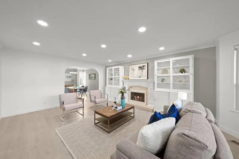 9780 DAYTON AVENUE - photo 4 of 25