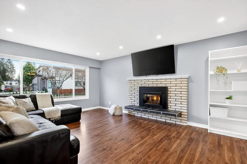 21875 124 AVENUE - photo 3 of 25