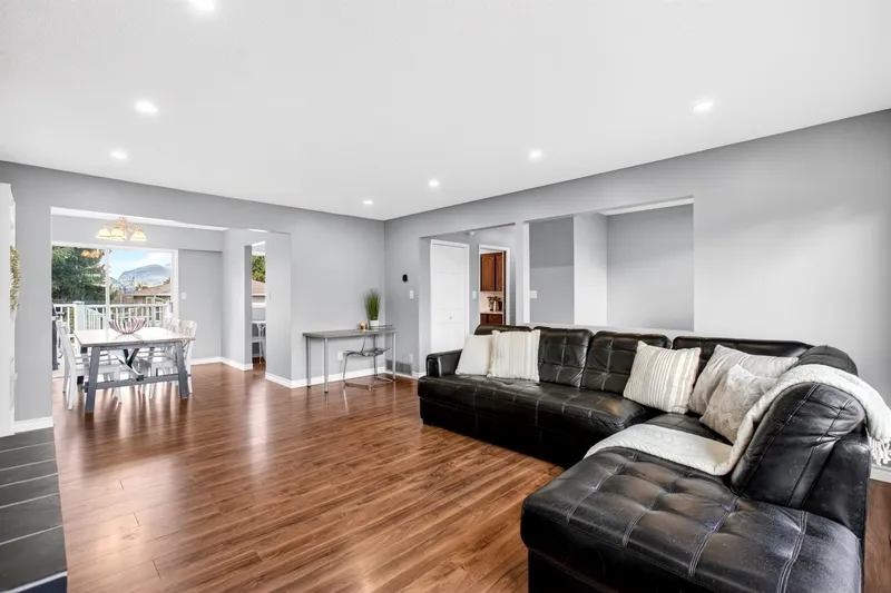 21875 124 AVENUE - photo 4 of 25