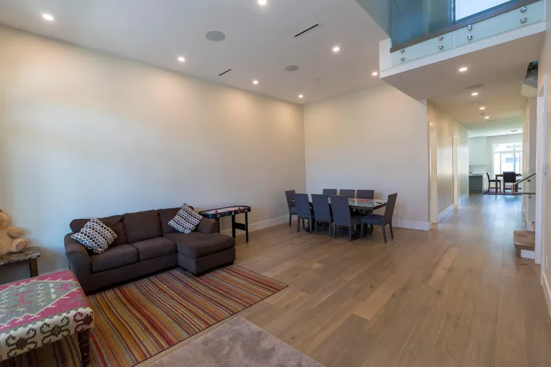 937 160B STREET - photo 2 of 18