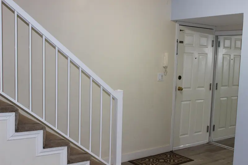 208 7165 133 STREET - photo 3 of 19