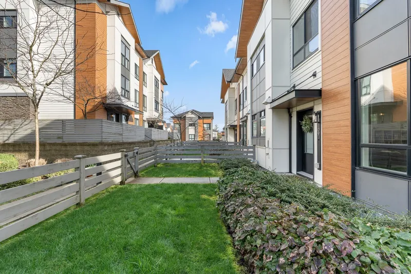 109 15111 EDMUND DRIVE - photo 2 of 25