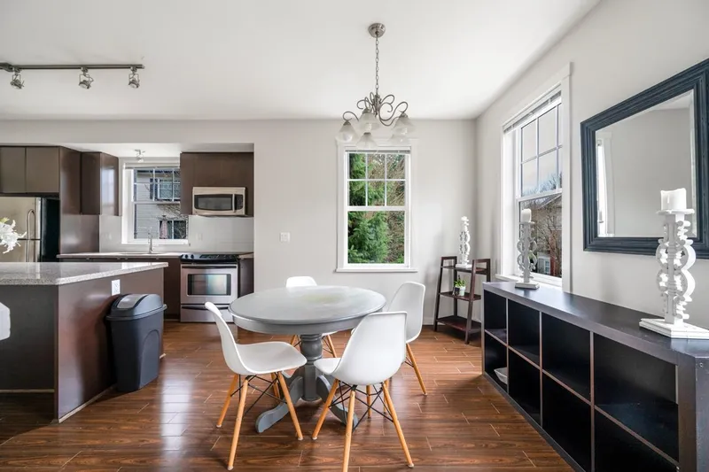 32 102 FRASER STREET - photo 2 of 18