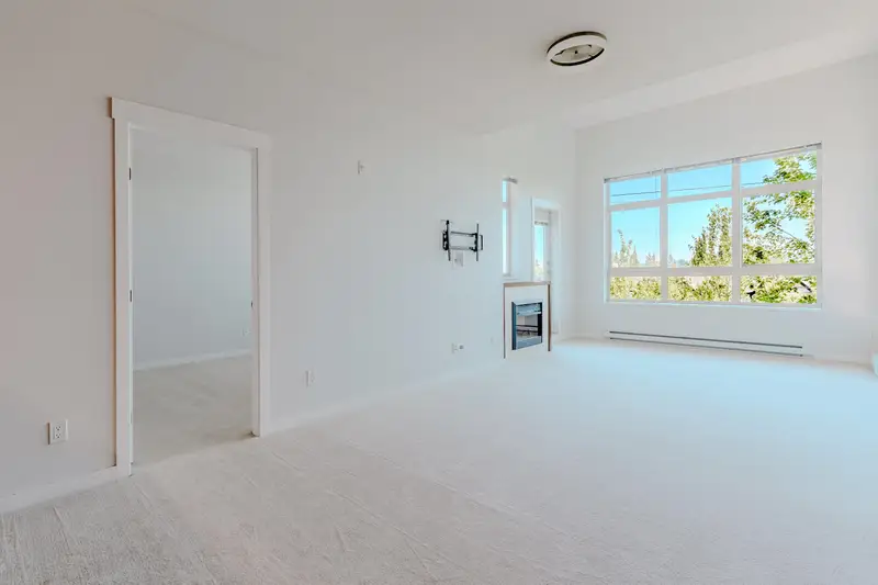 416 15988 26 AVENUE - photo 2 of 25