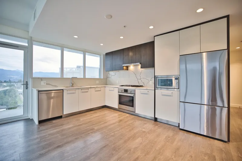 1604 567 CLARKE ROAD - photo 4 of 25