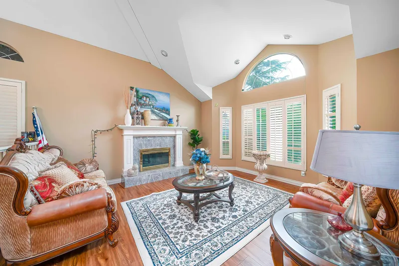 15007 75 AVENUE - photo 1 of 25