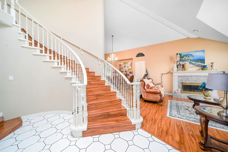 15007 75 AVENUE - photo 3 of 25