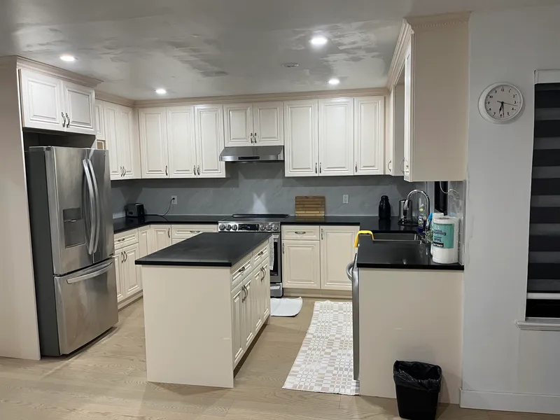 7622 147A STREET - photo 2 of 25