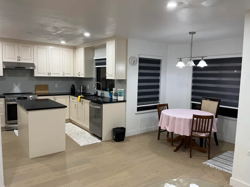 7622 147A STREET - photo 3 of 25