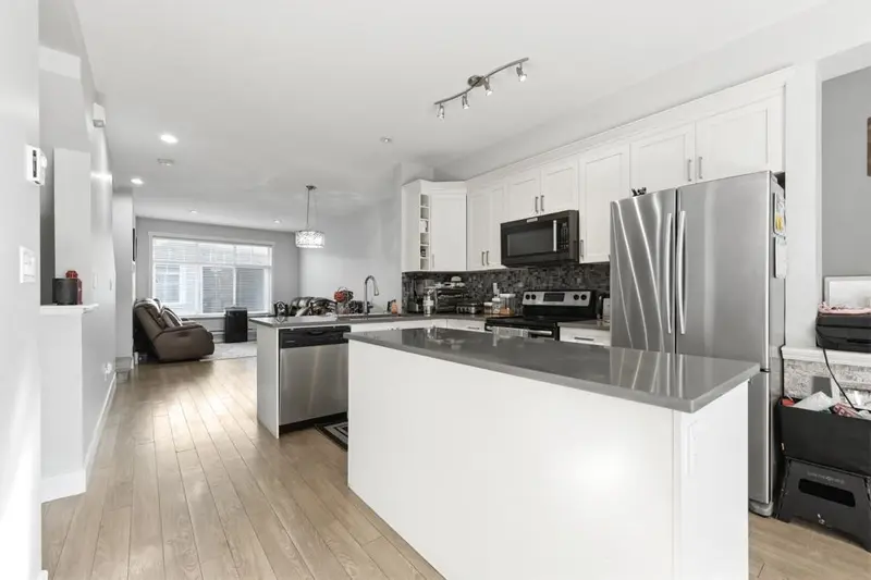 29 12775 63 AVENUE - photo 4 of 25