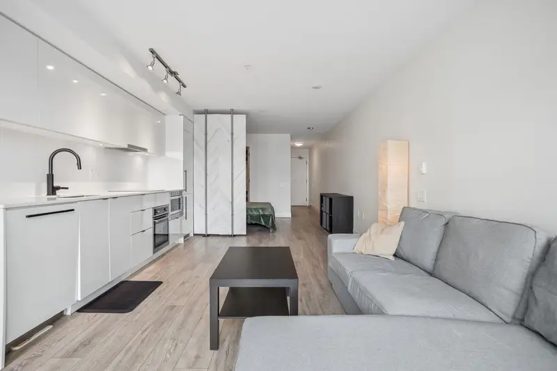 319 630 E BROADWAY - photo 3 of 20