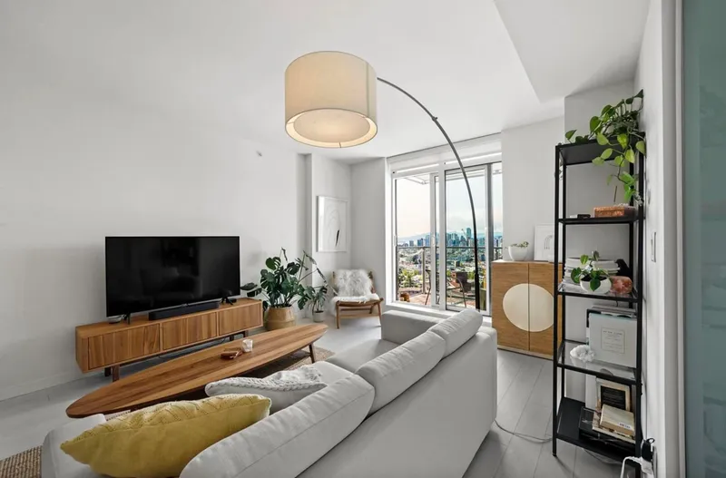 1911 285 E 10TH AVENUE - photo 2 of 25