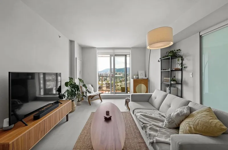 1911 285 E 10TH AVENUE - photo 3 of 25