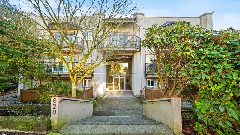 302 620 BLACKFORD STREET - photo 1 of 25