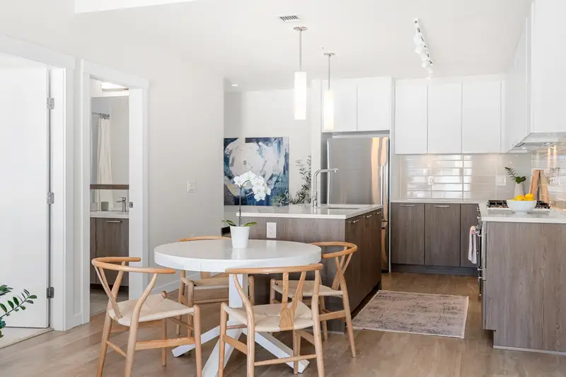 205 615 E 3RD STREET - photo 1 of 25