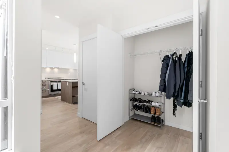 205 615 E 3RD STREET - photo 3 of 25