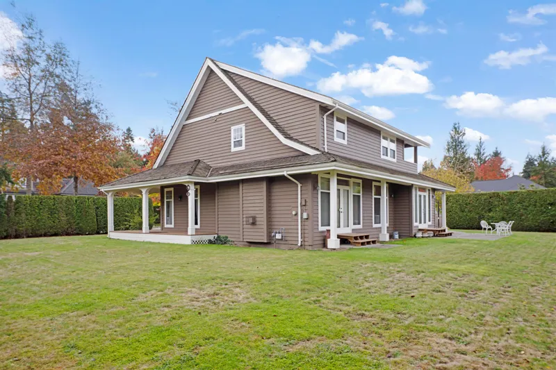 13989 29 AVENUE - photo 3 of 25