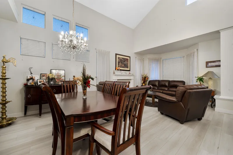 42 8250 158 STREET - photo 4 of 22