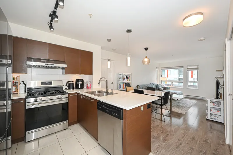 335 12339 STEVESTON HIGHWAY - photo 2 of 25