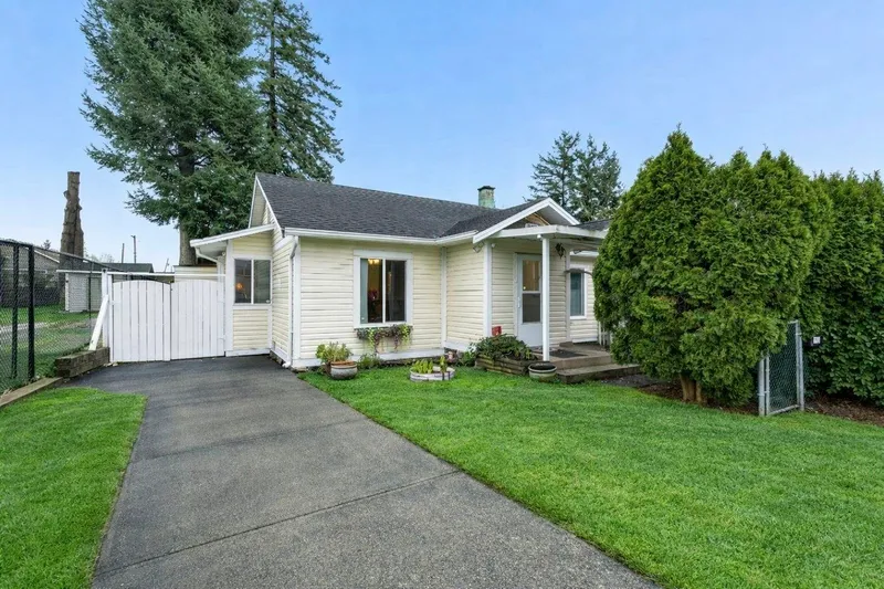 7566 DUNSMUIR STREET - photo 1 of 25