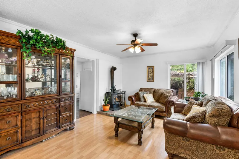 7566 DUNSMUIR STREET - photo 4 of 25