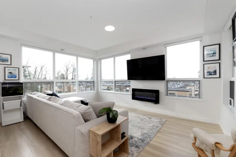 406 11913 BURNETT STREET - photo 1 of 23