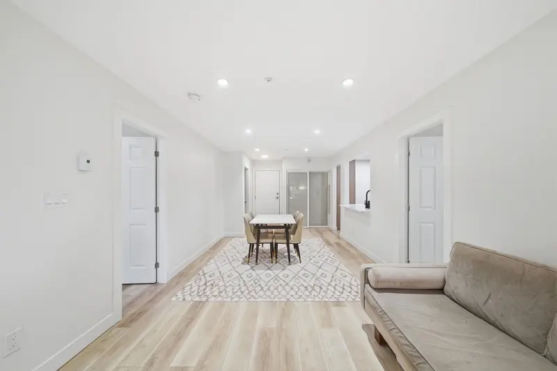 105 1190 EASTWOOD STREET - photo 3 of 25