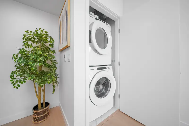 2501 7769 PARK CRESCENT - photo 2 of 25