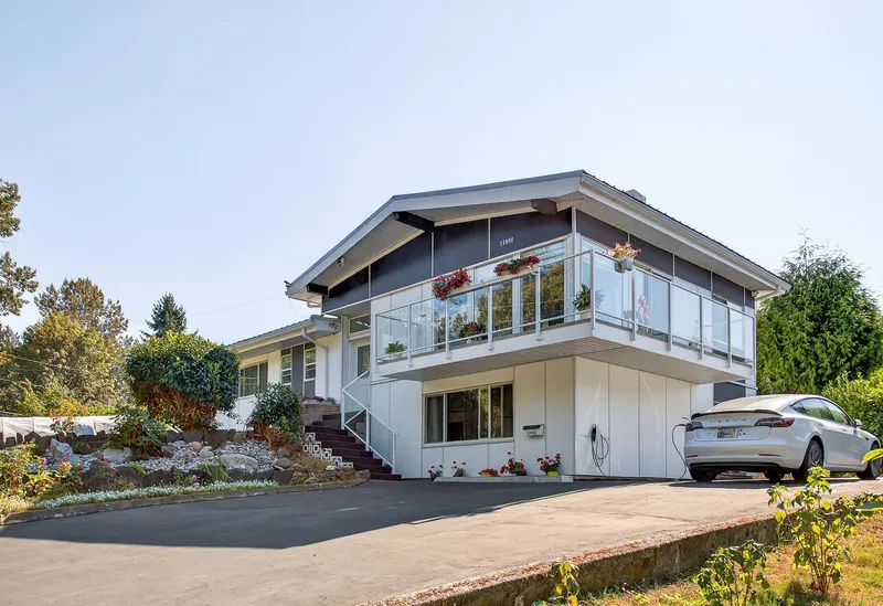 11906 100 AVENUE - photo 1 of 25