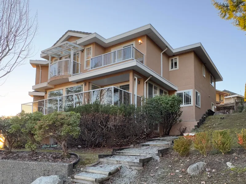 2599 DIAMOND CRESCENT - photo 3 of 25