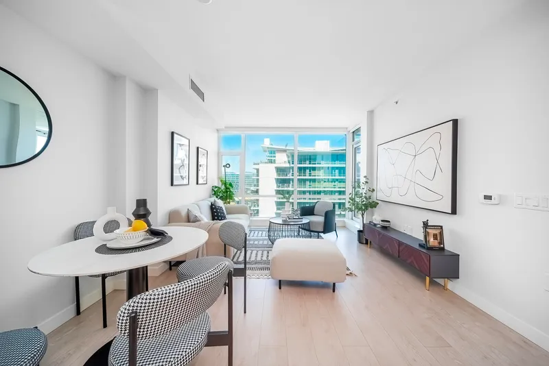 1706 6833 BUSWELL STREET - photo 4 of 25