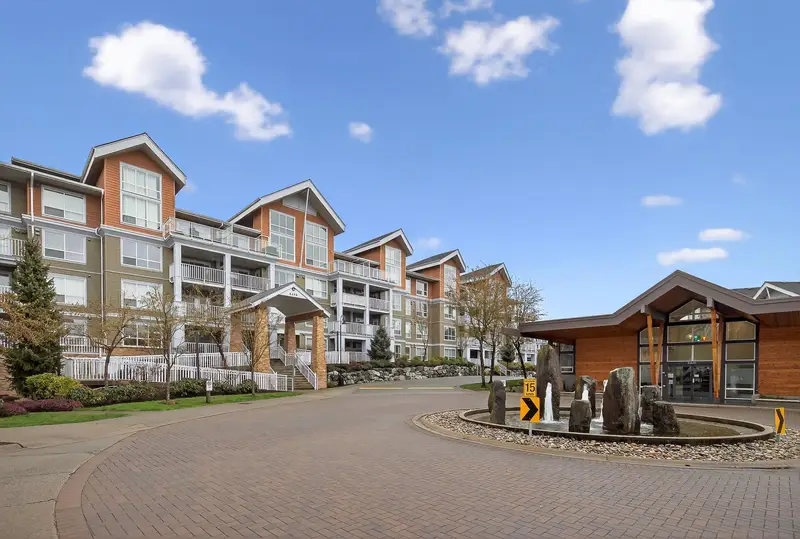 B102 6490 194 STREET - photo 2 of 25