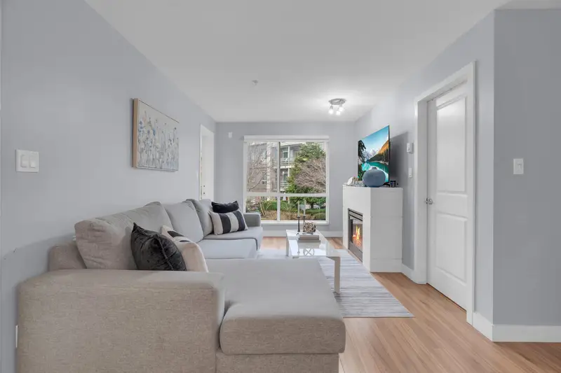 352 15850 26 AVENUE - photo 3 of 18