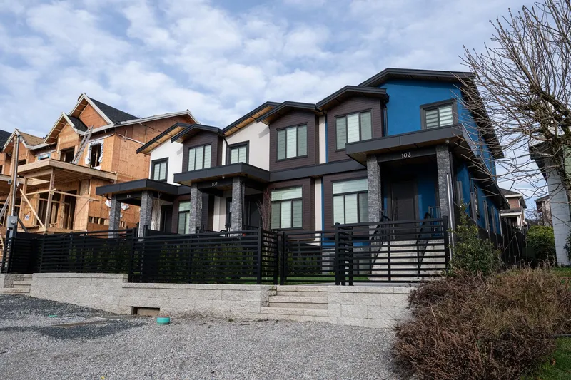 102 1149 DANSEY AVENUE - photo 2 of 25