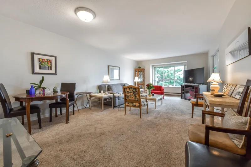 303 15130 ROPER AVENUE - photo 3 of 23