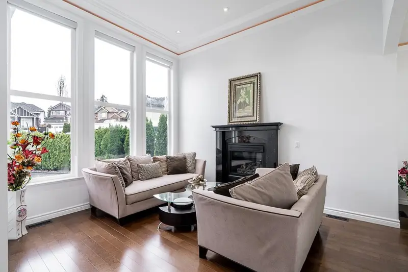 14867 76A AVENUE - photo 2 of 25