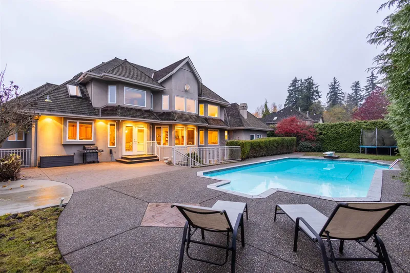 2122 138 STREET - photo 2 of 22