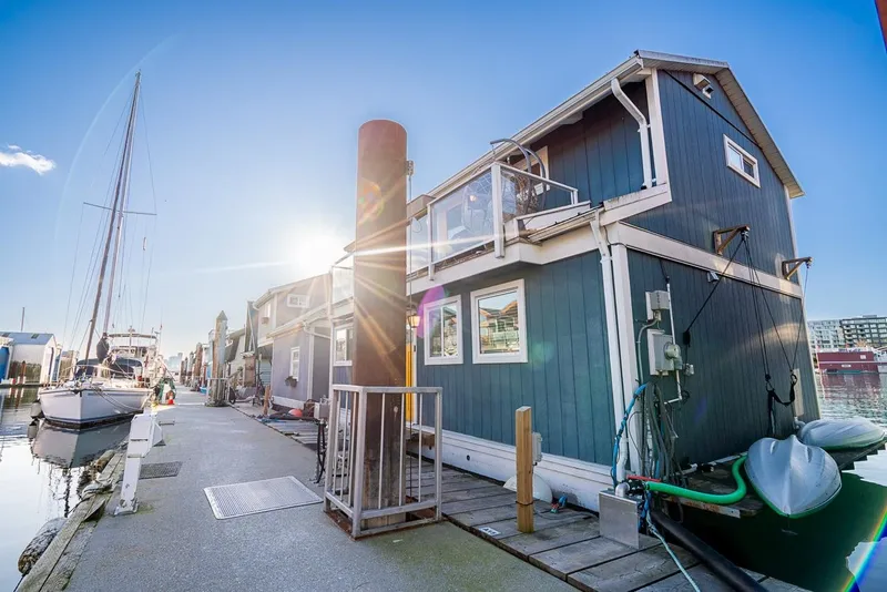 A015 415 ESPLANADE AVENUE - photo 4 of 25