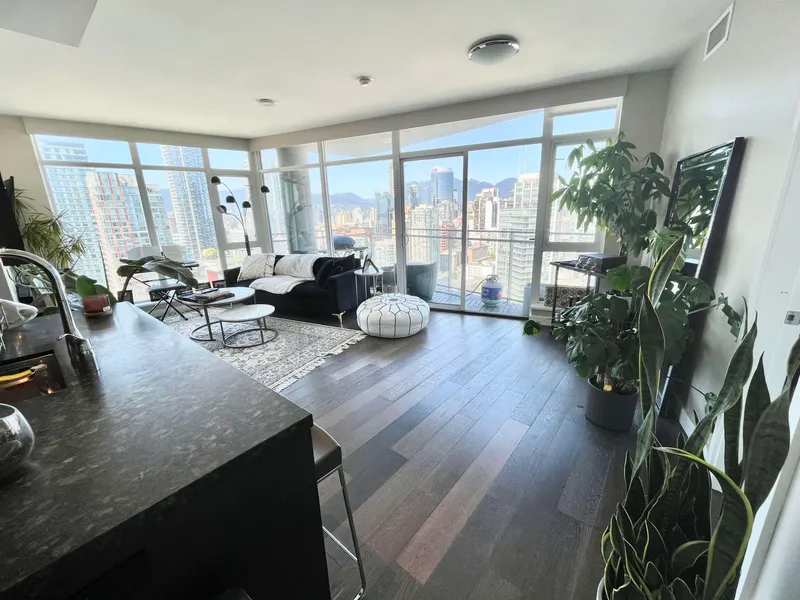 3503 1372 SEYMOUR STREET - photo 4 of 9