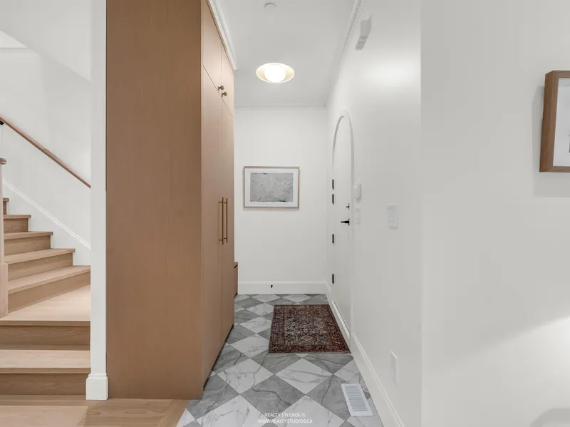 1 4088 MAPLE CRESCENT - photo 3 of 25