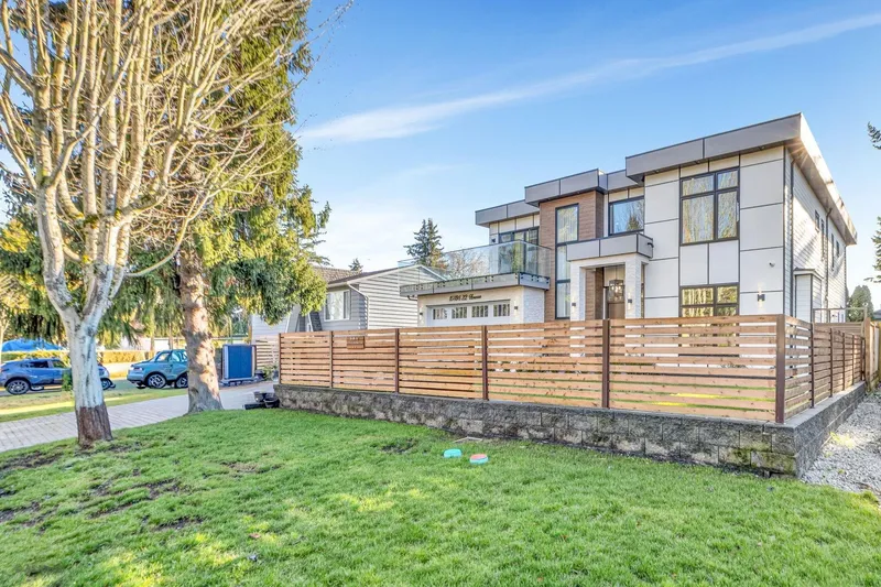 15496 22 AVENUE - photo 4 of 25