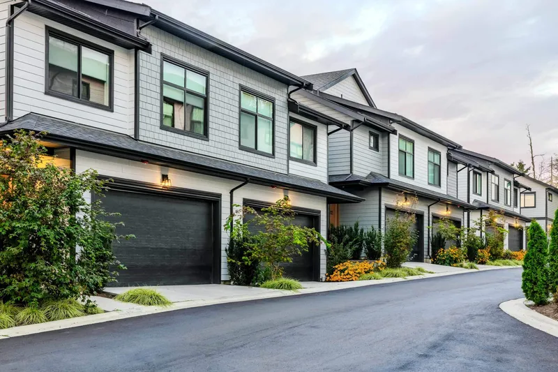 25 20645 68 AVENUE - photo 1 of 9