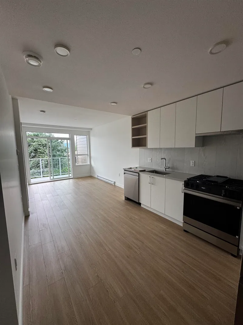 307 723 GROVER AVENUE - photo 3 of 20